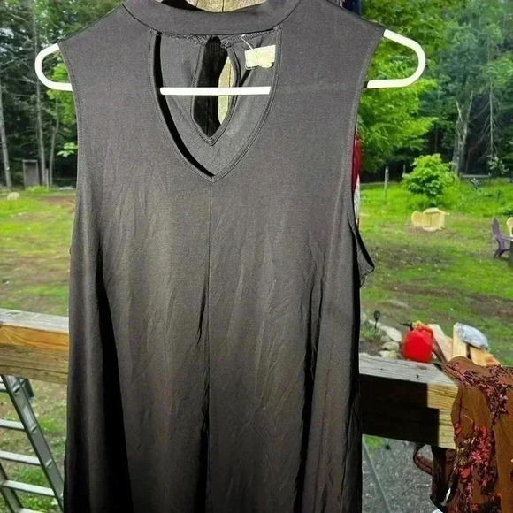 Cupid Brand Women's Sz L Sexy Collared V-Neck A-Line Stretchy Black Blouse - Picture 4 of 4